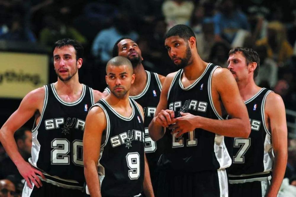  文班亚马菜鸟赛季比肩邓肯状元风采  